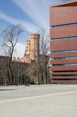 Wroclaw / Polonya - 30 Mart 2018: yeni ulusal Forum müzik, 2015 yılında tamamlanan büyük konser salonu ile bina postmodern inşa edilmiş