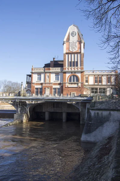 Hradec Kralove, Çek Cumhuriyeti, güneşli bir gün, mavi gökyüzü şehirde tarihi güç istasyonu