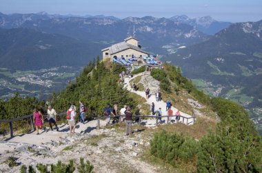 Eagle's Nest, Obersalzberg / Almanya - 20 Eylül 2018: sonbahar gün Kehlsteinhaus mount üst