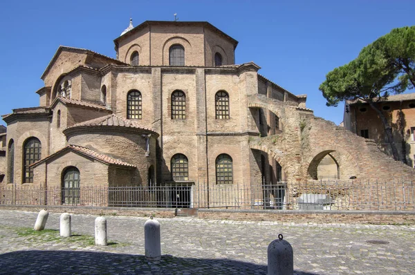 Rávena / ITALIA - 20 de junio de 2018: Basílica de San Vitale impresionante hermoso edificio histórico, lugar de interés . —  Fotos de Stock