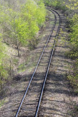 kırsal sol tarafa dönen yol, güneşli bir gün, kimse, terk edilmiş yalnız bir yer