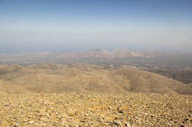 En yüksek dağ Ida Psiloritis ile Yunan Girit dağ sırası, keskin kayalar ve taşlar ile çok kuru sert arazi, natura parkı
