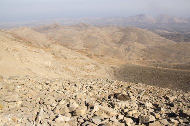 En yüksek dağ Ida Psiloritis ile Yunan Girit dağ sırası, keskin kayalar ve taşlar ile çok kuru sert arazi, natura parkı