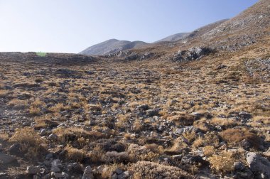 En yüksek dağ Ida Psiloritis ile Yunan Girit dağ sırası, keskin kayalar ve taşlar ile çok kuru sert arazi, natura parkı