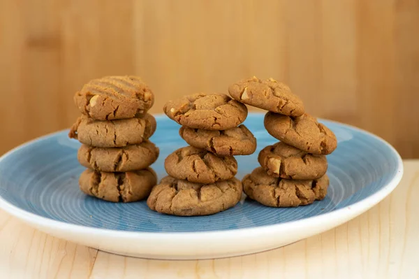 Galletas Mantequilla Maní Muy Sabrosas Sobre Tabla Madera Marrón Claro — Foto de Stock