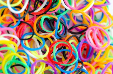 Çeşitli renkli plastik lastik, seçici netlik, renkli arka plan