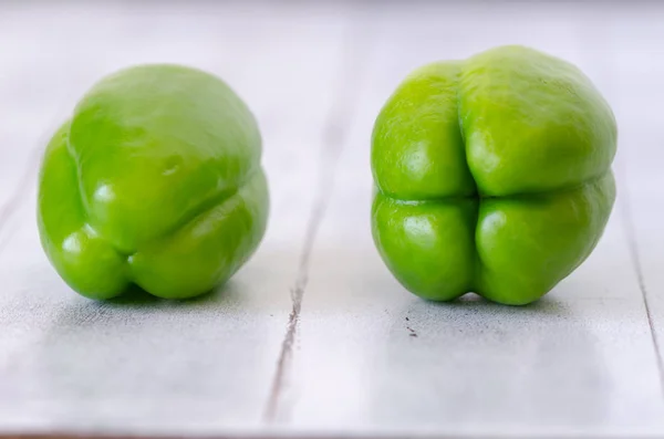 Och Färsk Grön Ekologisk Paprika Trä Table Ready Koka Med — Stockfoto