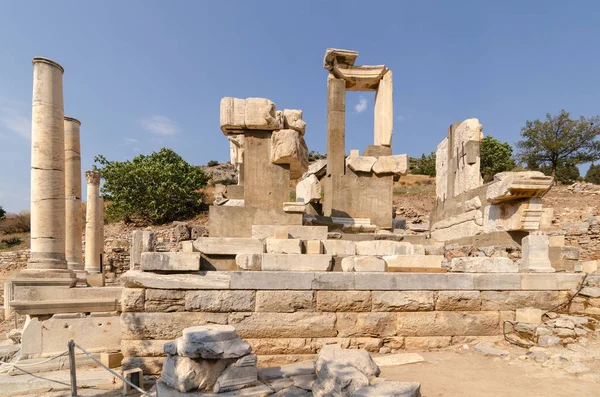 Kolumny Ruiny Ulicy Starożytnego Efezu — Zdjęcie stockowe
