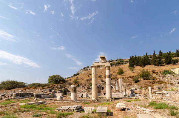 美しい夏の日にトルコでは 古代ギリシャの都市 エフェソスの古代都市の遺跡 — ストック写真