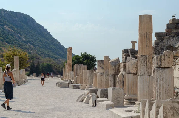 Ephesus Efes Wykopaliska Archeologiczne Turcja August19 2018 Tourists Zbadania Sfotografować — Zdjęcie stockowe