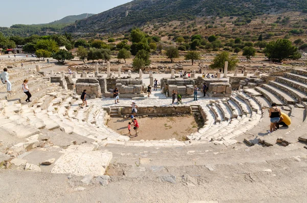 Ephesus Efes Izmir Turcja August19 2018 Tourists Zwiedzania Sfotografować Amfiteatr — Zdjęcie stockowe