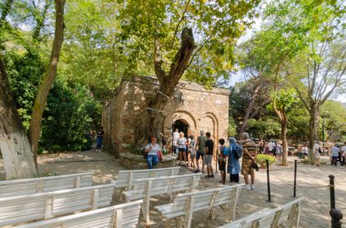 Efes, Izmir, Türkiye-Ağustos 19, 2018: The House (Meryem, İsa'nın annesi son ikamet olmak) Meryem Ana. Turist tarafından ziyaret.