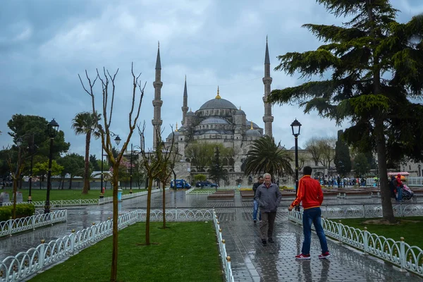 Стамбул Турция Апреля 2015 Мечеть Султанахмет Площадь Султанахмет Стамбуле Турки — стоковое фото