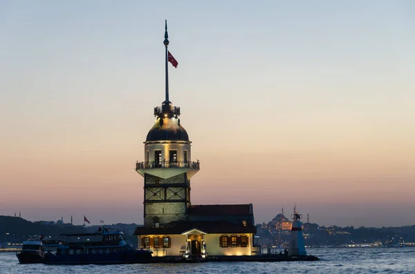Ιστορική Πόλη Κωνσταντινούπολη Σιλουέτα Maiden Tower Πύργος Γαλατά Στην Κωνσταντινούπολη — Φωτογραφία Αρχείου