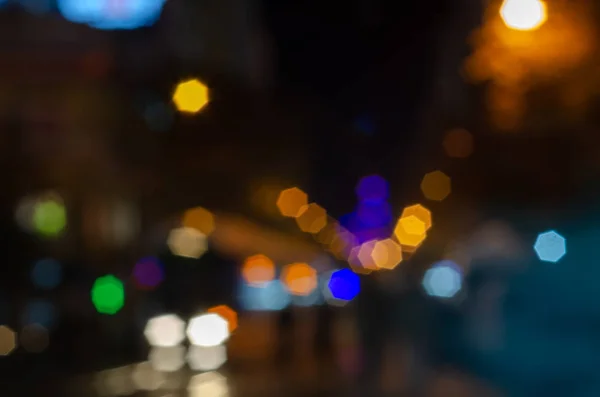 Una Multitud Personas Que Mueven Calle Noche Ciudad Desenfocado Imagen — Foto de Stock