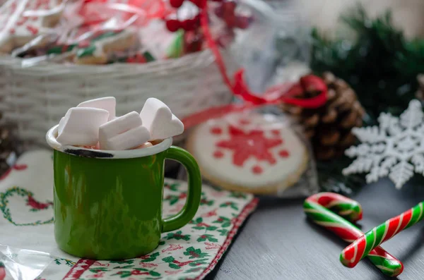 Hot Chocolate Marshmallows Enamel Cup Christmas Cane Sugar Christmas Decoration — Stock Photo, Image