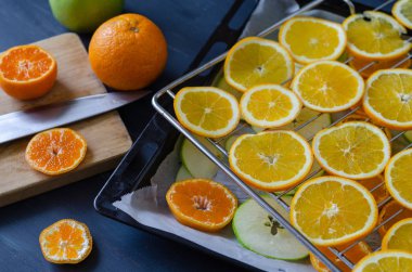 Portakal, mandalina ve elma kurutulmuş hazırız.
