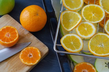 Portakal, mandalina ve elma kurutulmuş hazırız.