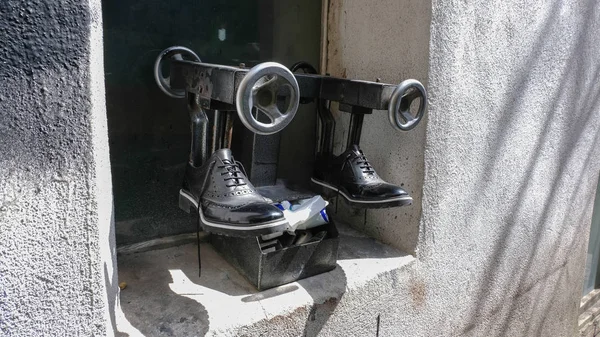 shoe magnifying machine.an old machine with manual adjustment