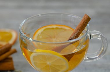 Bitkisel çay limon, zencefil, adaçayı, ıhlamur ve tarçın, yakın çekim,