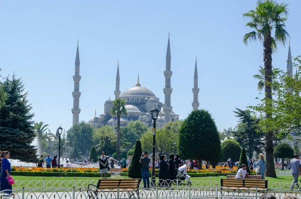 Mesquita azul e praça sultanahmet . — Fotografia de Stock