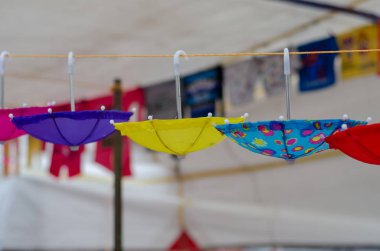 Satılık küçük ve renkli şemsiyeler 