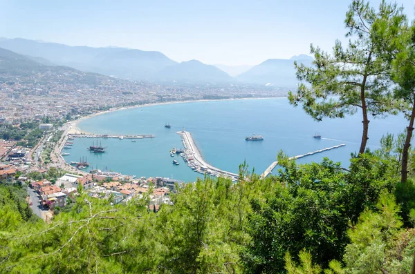 Vista do Castelo de Alanya para a cidade de Alanya (Turquia ) — Fotografia de Stock