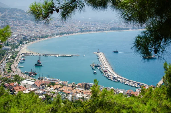 Alanya Kalesi'nden Alanya şehrine manzara (Türkiye) — Stok fotoğraf