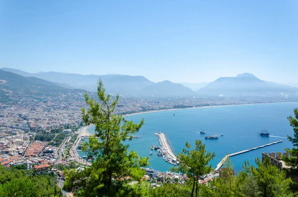 Vista desde el Castillo de Alanya a la ciudad de Alanya (Turquía ) — Foto de Stock