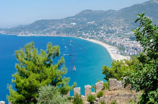 Vista do Castelo de Alanya para a cidade de Alanya (Turquia ) — Fotografia de Stock