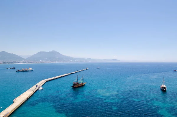 Vista do porto de Alanya em Antalya; Turquia . — Fotografia de Stock