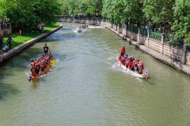 Geleneksel kano yarışı 