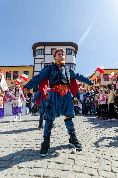 23 апреля День национального суверенитета и День защиты детей
 