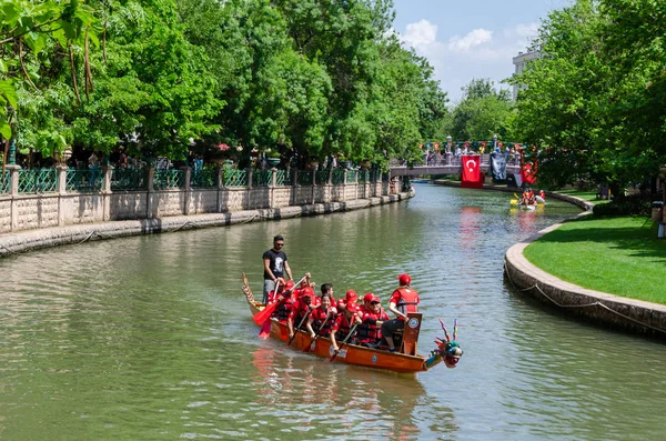 Carrera de canoa tradicional —  Fotos de Stock