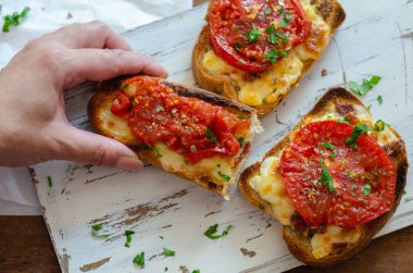 Sağlıklı kahvaltı evde.