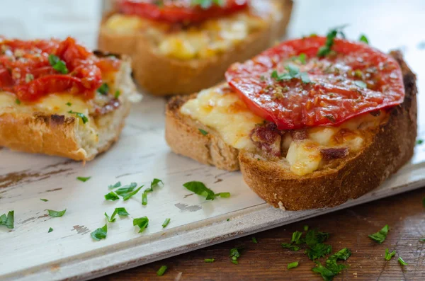 Sağlıklı kahvaltı evde.