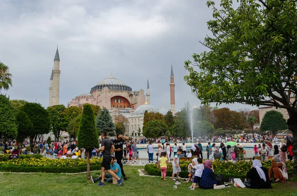 Ayasofya: знаменита мечеть в турецькій місті Стамбул — стокове фото