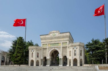 İstanbul Üniversitesi ana giriş kapısı