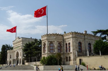 İstanbul Üniversitesi ana giriş kapısı