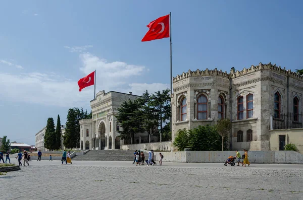 Puerta de entrada principal de la Universidad de Estambul — Foto de Stock