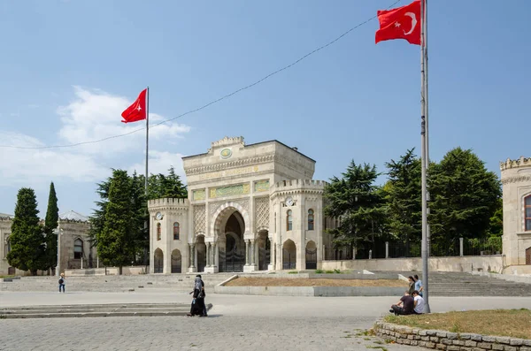 Puerta de entrada principal de la Universidad de Estambul — Foto de Stock