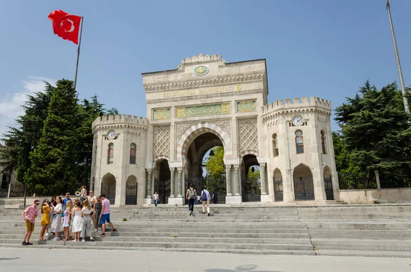 Hlavní vstupní brána istanbulské univerzity — Stock fotografie