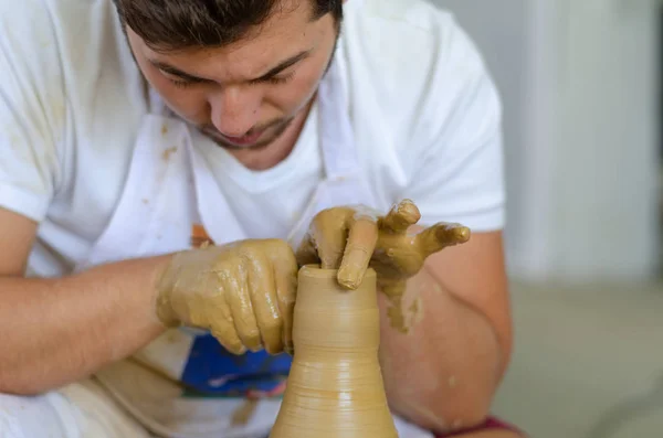 Fabricación de cerámica en taller . —  Fotos de Stock