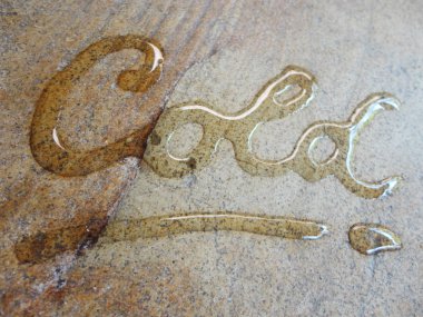 Soğuk spontan su el yazısı hat. Sanatsal ve doğal fotoğraf iyi kullanmak istediğiniz herhangi bir tasarım için.