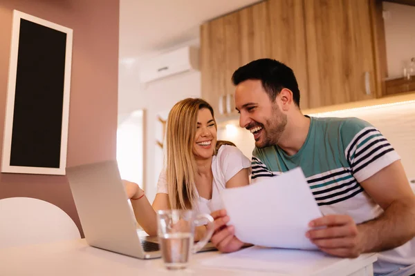 Happy Young Couple Calculating Bills Home While Sitting Front Laptop — Stock Photo, Image