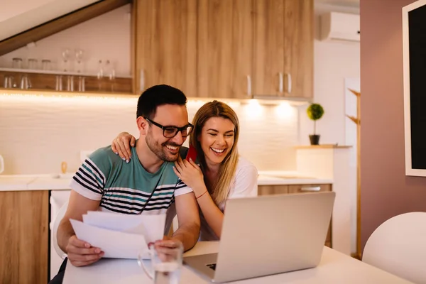 Young Couple Calculating Domestic Budget Together Living Room — Stock Photo, Image