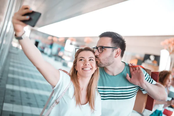Portrait Young Woman Who Taking Selfie Her Her Boyfriend While — Stock Photo, Image