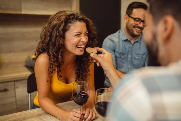 Beautiful Girl Curly Hair Smiling While Her Friend Feeding Her — Stock Photo, Image