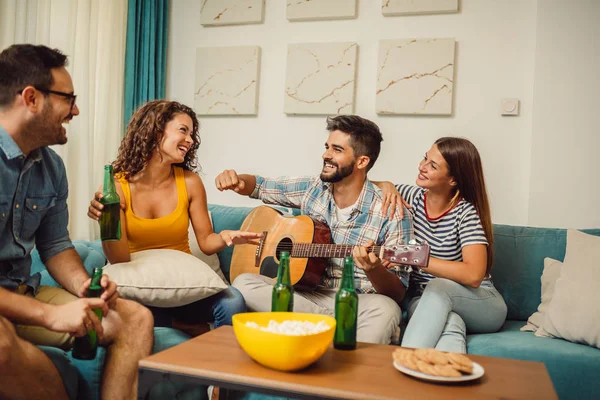 Group Happy Young Friend Having Home Party Guitar Beer Popcorn — Stock Photo, Image