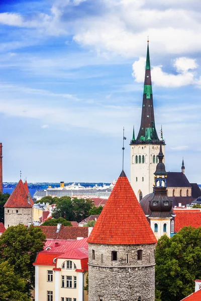 タリン エストニア 上記からタリン旧市街とバルト海を見下ろす — ストック写真